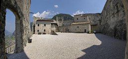 Castel_Beseno1